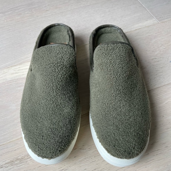 New Dolce Vita Olive Faux Fur Backless Flatform Slip-On Sneakers size 8.5 - Picture 2 of 2